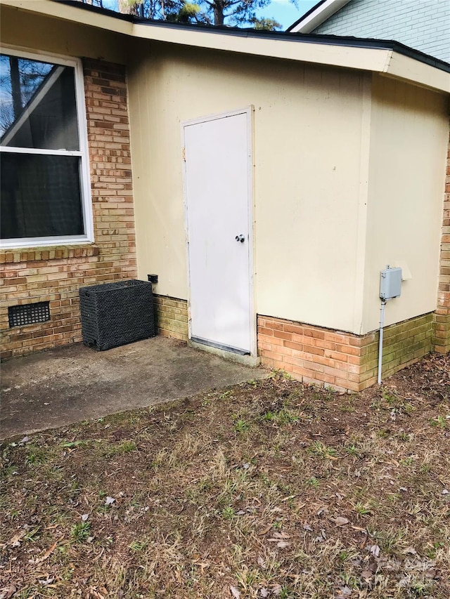 doorway to property featuring a patio