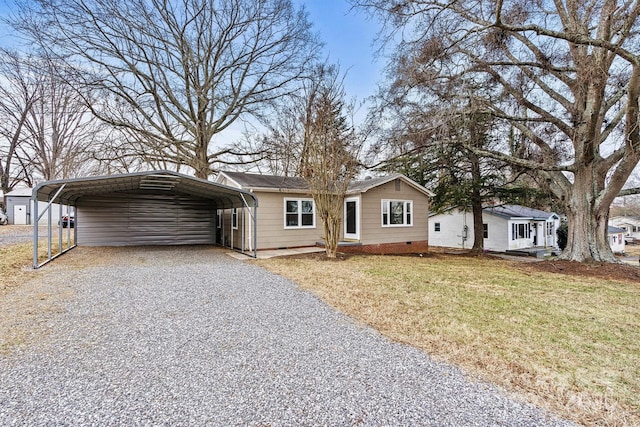 view of front of home featuring a front yard and a carport