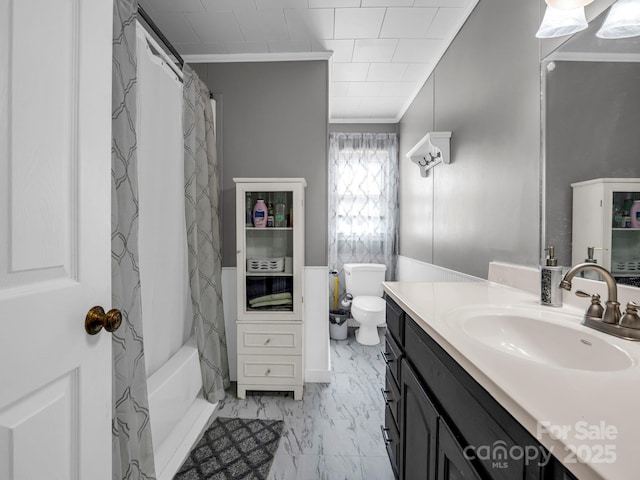 full bathroom with shower / tub combo with curtain, vanity, ornamental molding, and toilet