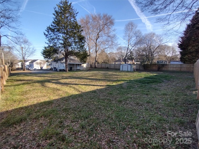 view of yard featuring a storage shed