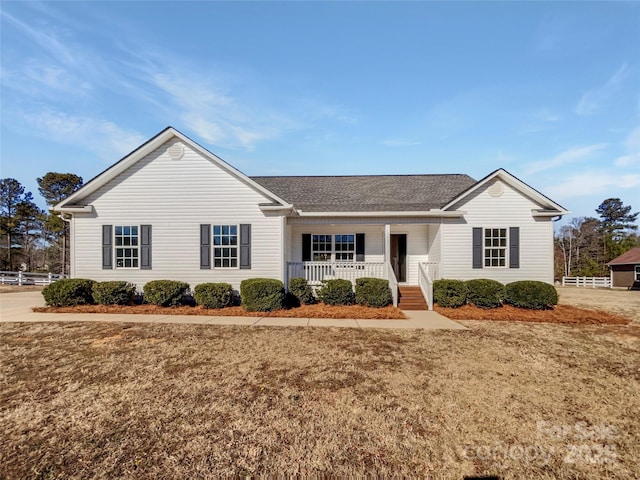 ranch-style home featuring a porch and a front yard