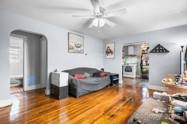 living room with dark wood-type flooring and ceiling fan