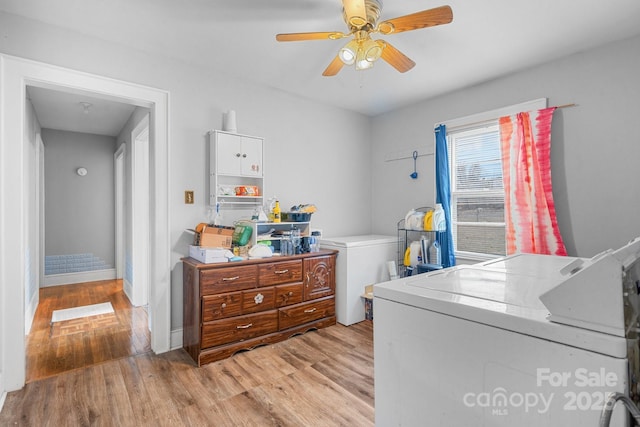 washroom with ceiling fan, washing machine and clothes dryer, and light wood-type flooring