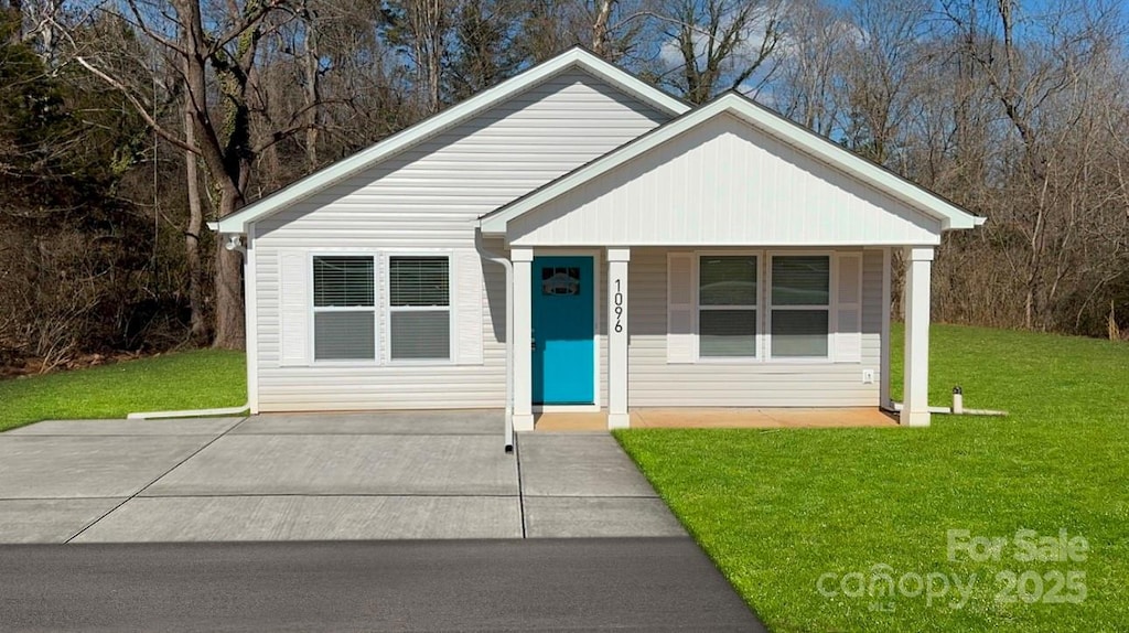 view of front facade with a porch and a front lawn