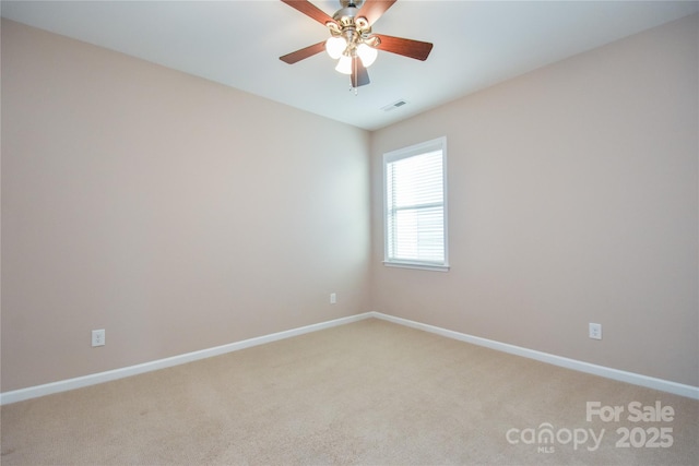 carpeted empty room featuring ceiling fan