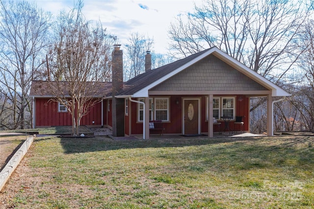 view of front facade with a front yard and covered porch