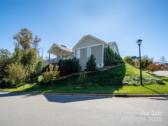 view of front of house with a front yard