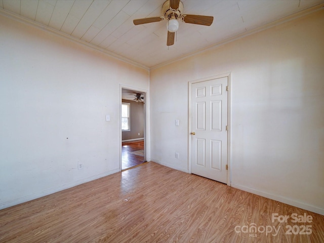 empty room featuring ornamental molding, light hardwood / wood-style floors, and ceiling fan