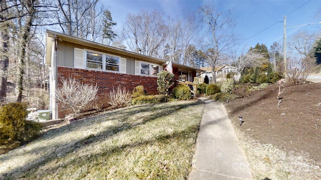 view of front of home with a front lawn