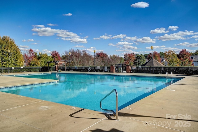 view of swimming pool