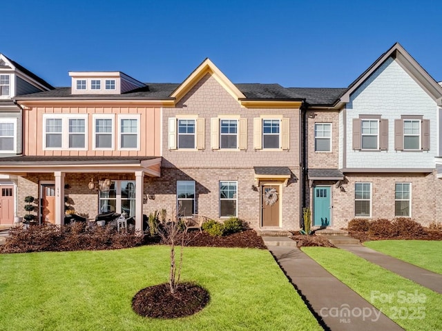 view of property featuring a front lawn