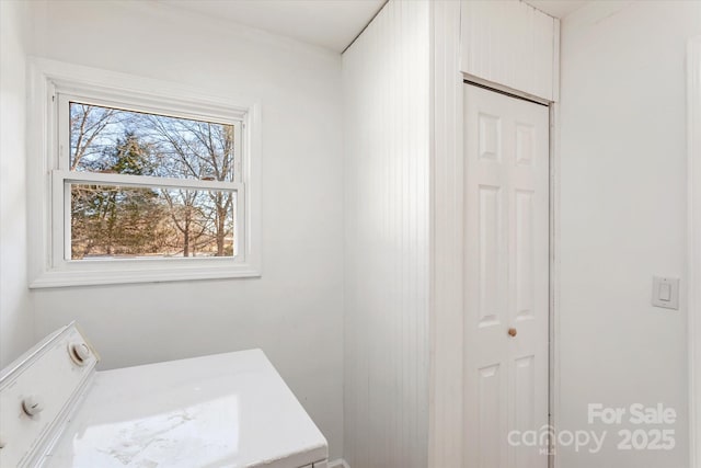 laundry area with washer / clothes dryer