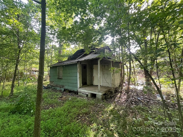 view of outdoor structure