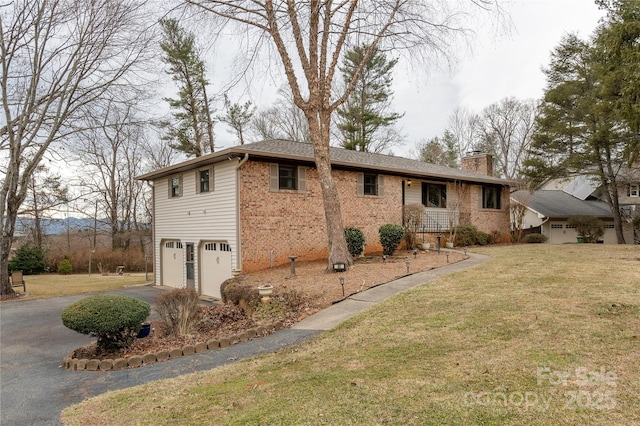 view of front of home featuring a garage and a front yard