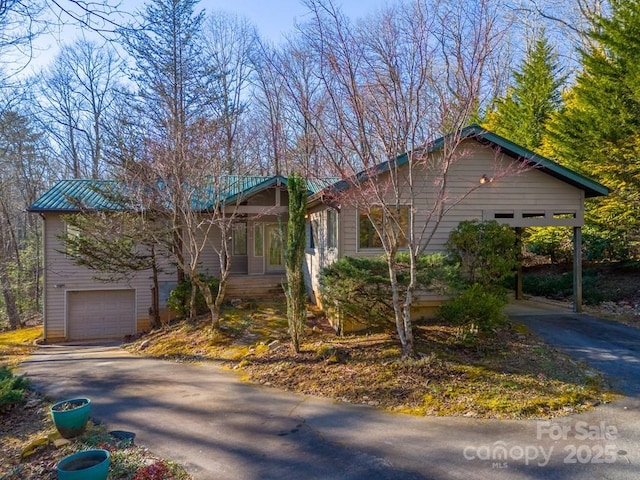 view of front of property featuring a garage