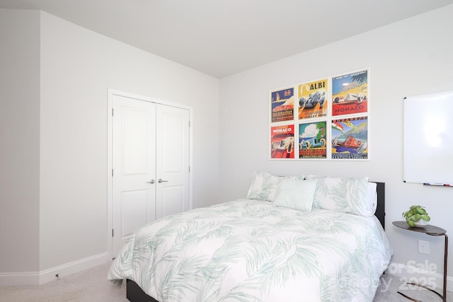 bedroom featuring carpet floors and a closet