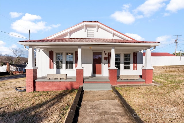 view of front of home with a porch and a front lawn