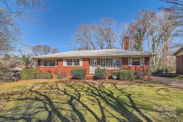 single story home featuring a front yard