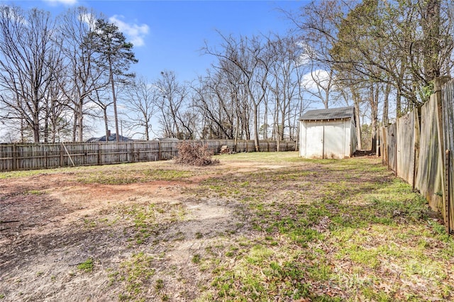 view of yard with a storage shed, an outdoor structure, and a fenced backyard