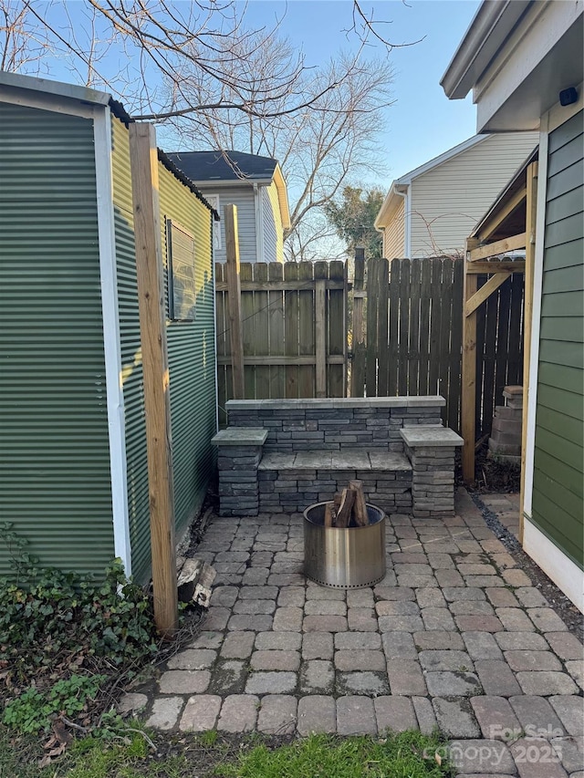 view of patio with an outdoor fire pit