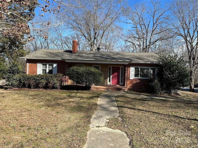 single story home featuring a front lawn