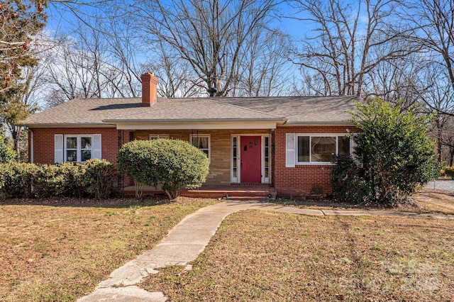 single story home featuring a front yard