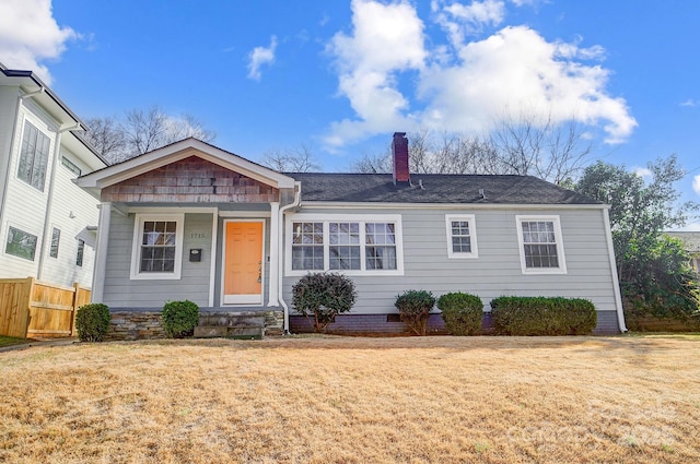 single story home featuring a front lawn