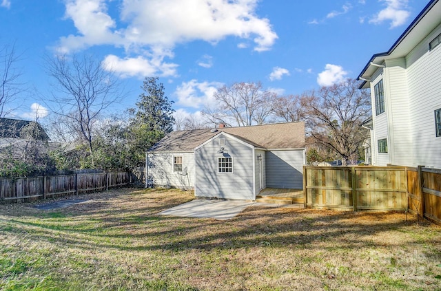 exterior space featuring a lawn