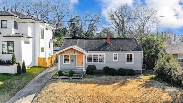 view of front of house featuring a front yard