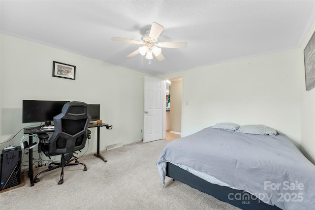 bedroom with carpet floors, visible vents, and a ceiling fan