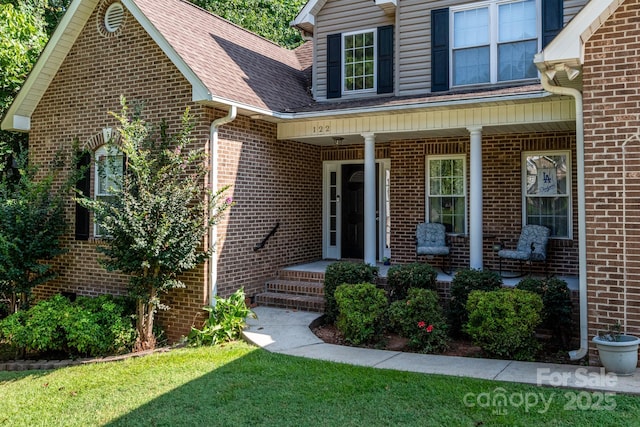 entrance to property featuring a porch