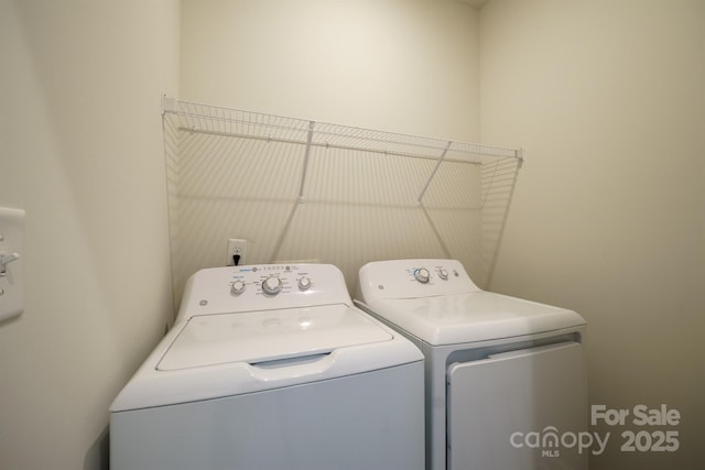 laundry room with washing machine and dryer