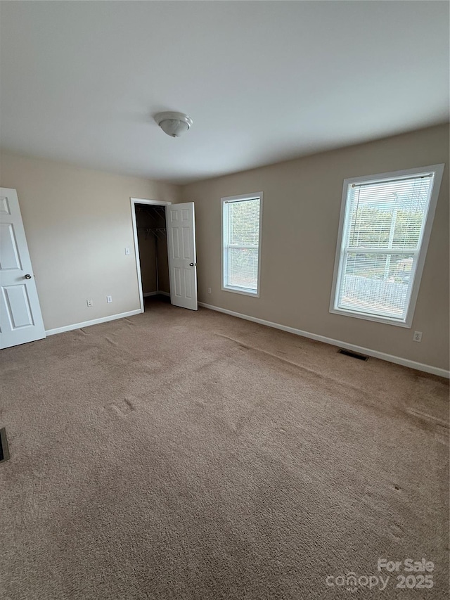 unfurnished bedroom with carpet flooring and a closet