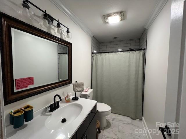 bathroom featuring a shower with curtain, ornamental molding, vanity, and toilet