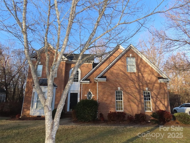 view of front of property with a front yard