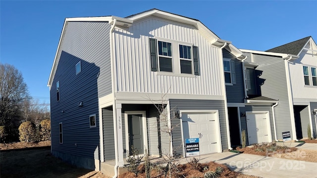 townhome / multi-family property featuring a garage