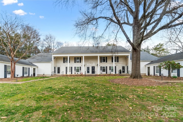 view of front of home with covered porch and a front lawn