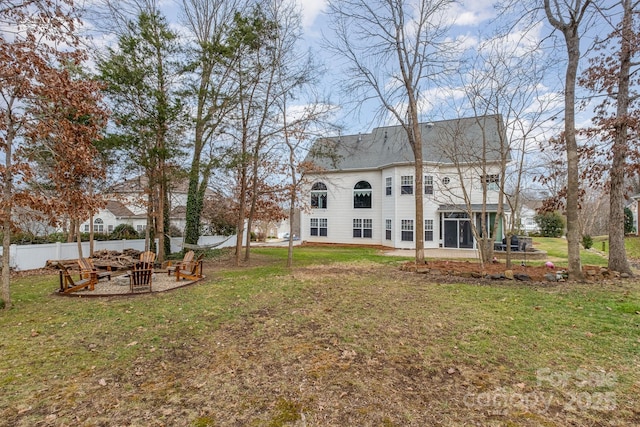 view of yard featuring a fire pit