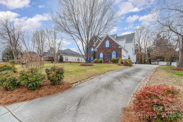 view of front of house with a front lawn