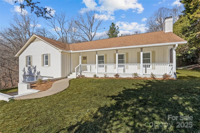 ranch-style home with a front lawn and a porch