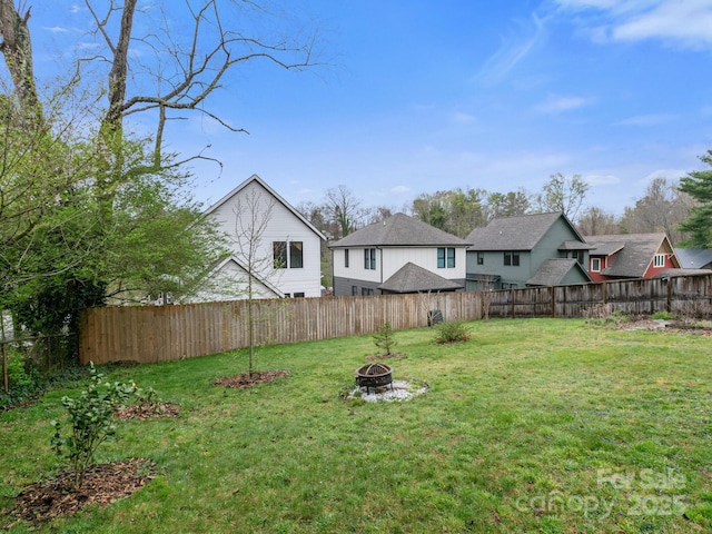 view of yard featuring a fire pit and a fenced backyard