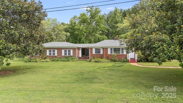 single story home featuring a front yard