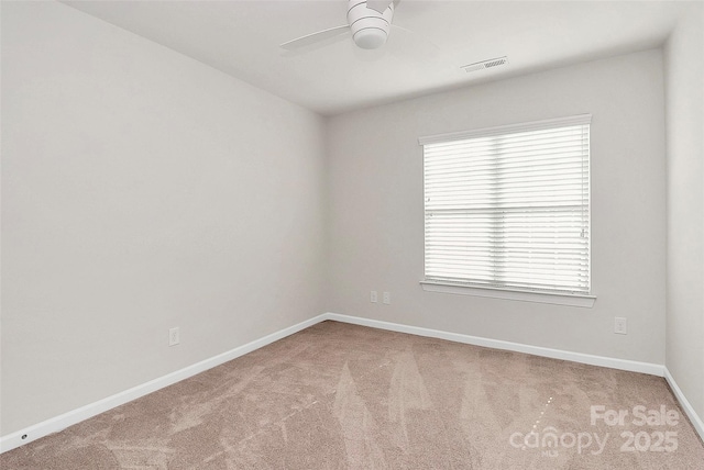 carpeted empty room featuring ceiling fan