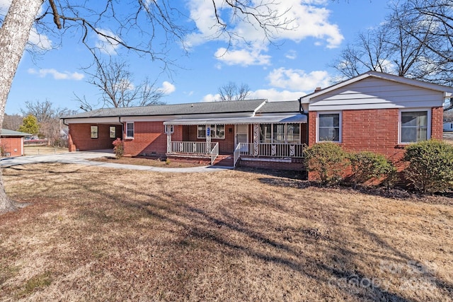 single story home featuring a front yard and covered porch