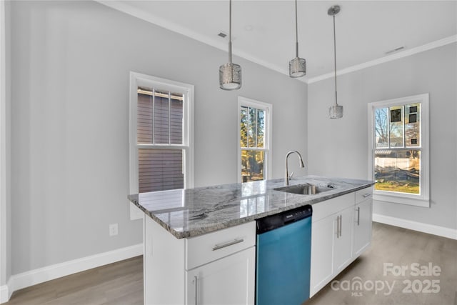 kitchen with sink, white cabinetry, decorative light fixtures, dishwashing machine, and a kitchen island with sink