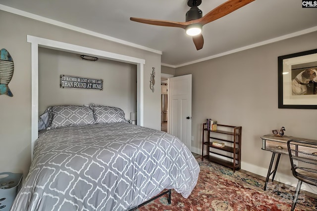 bedroom with crown molding and ceiling fan