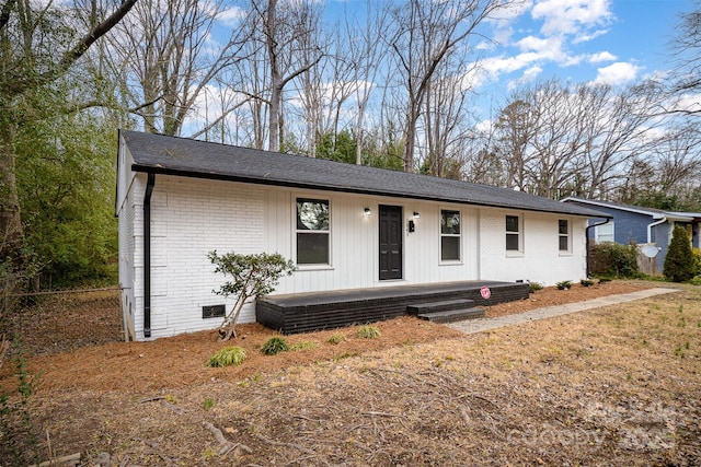 ranch-style house with covered porch