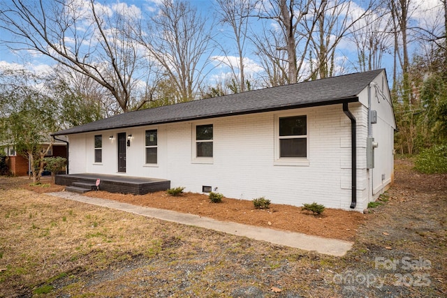 ranch-style house with a porch