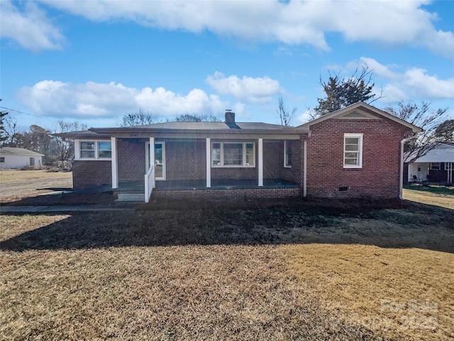 view of front of home featuring a front lawn and a porch