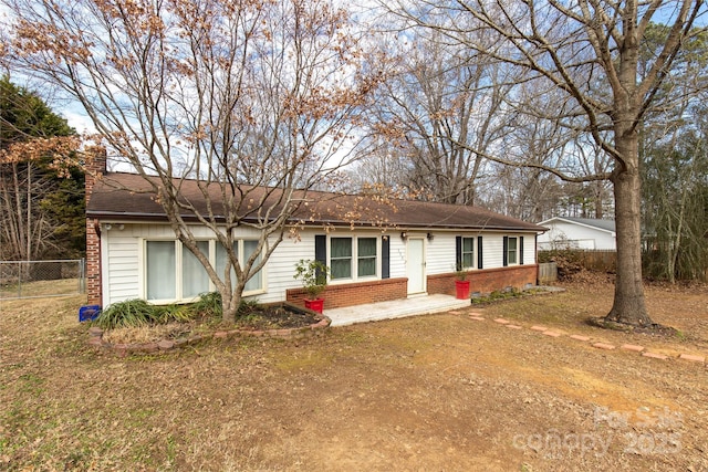 ranch-style home featuring a front yard